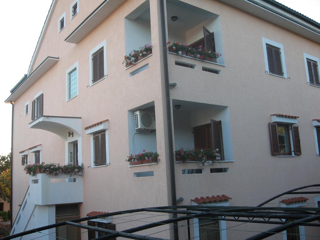 Apartments Lavanda 1 Njivice Ngoại thất bức ảnh