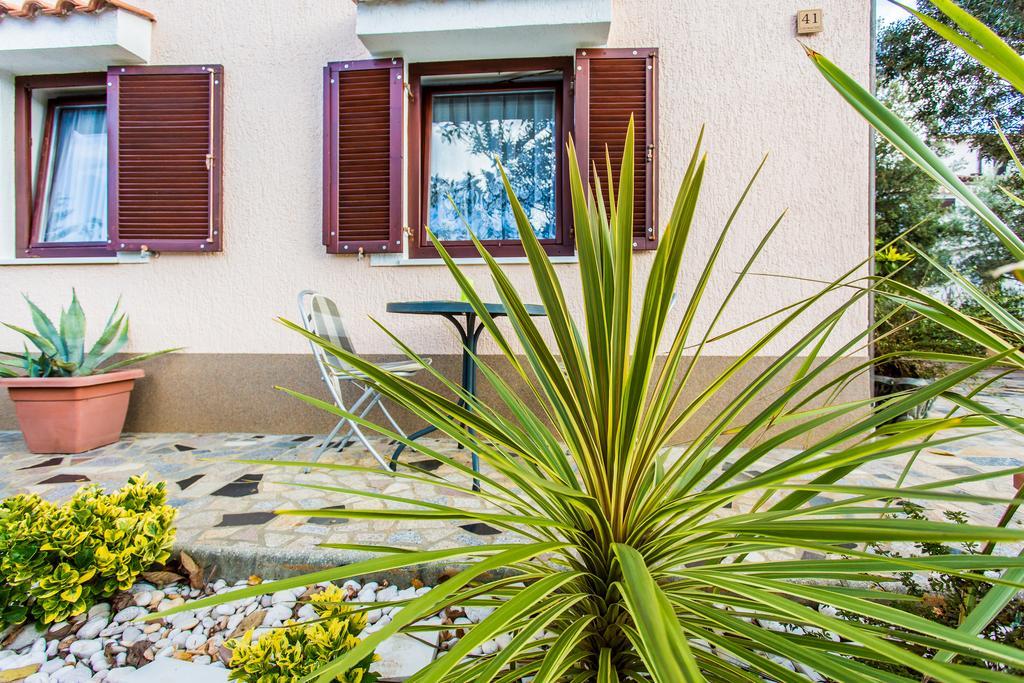 Apartments Lavanda 1 Njivice Ngoại thất bức ảnh