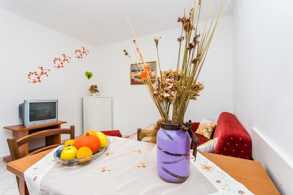 Apartments Lavanda 1 Njivice Ngoại thất bức ảnh
